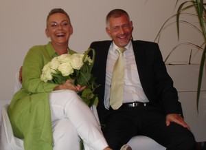 Endlich geschafft! Nach acht Jahren Planungs- und Bauzeit feiern Kerstin und Lothar Bezold die Einweihung ihres Hotelanbaus.